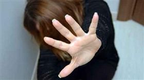 性騷擾、變態、色狼、襲胸、偷摸／達志影像／美聯社