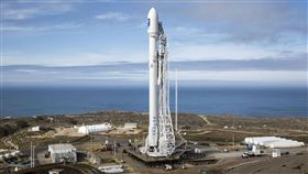 福衛五號獵鷹九號火箭搭載 頭等艙服務福衛五號即將發射升空，發射載具獵鷹九號火箭提供專屬服務，福衛五號猶如享受貴賓級的頭等艙服務。（取自SpaceX官網）中央社記者曹宇帆洛杉磯傳真　106年8月19日