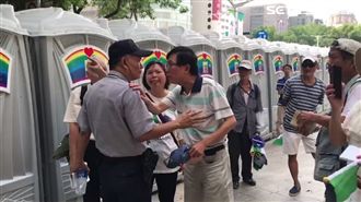 「五星旗清掉！」台獨聯盟與警起口角