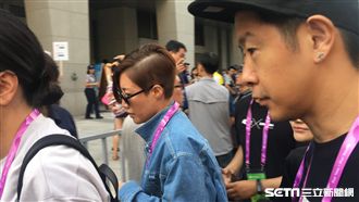 A-Lin開唱　座車遭擋下車用走的