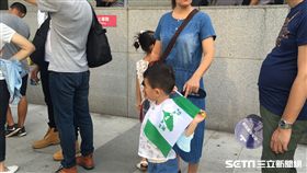 世大運開幕場外 台獨團體發台獨旗 盧冠妃攝 
