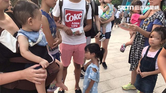 問過不佔位不用票　孩子被擋家長怒了