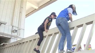 林全走「後門」　顏清標女怒翻鐵門