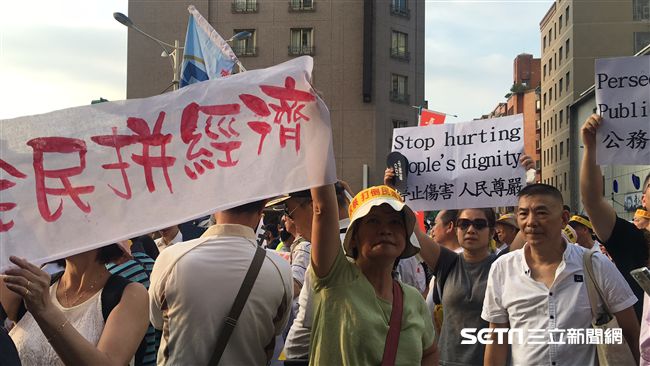 郝明義：如有職業專家要趁機下手呢？