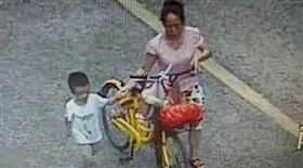 大媽路邊誘拐4歲男童　被逮辯：帶回家和女兒玩2天
（圖／翻攝自新浪網）