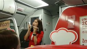 空姐,亞航 圖／翻攝自YouTube