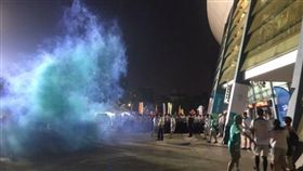 世大運,反年改,抗議,煙霧彈。PPT
(警方丟煙霧彈企圖控制場面)