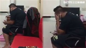 男友戴耳機嗨唱　發現偷拍表情超害羞