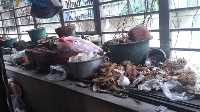 噁垃圾丟陽台…這種惡鄰居竟拿他沒轍