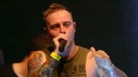 Architects,Sam Carter,築夢者,荷蘭,SafeGigs4Women,襲胸,騷擾,安全　圖／翻攝自YouTube https://goo.gl/pc1jEk