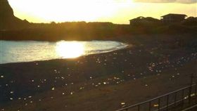 蘭嶼椰油灣沙灘閃爍美景，覆蓋一片垃圾寶特瓶。（圖／民眾提供）