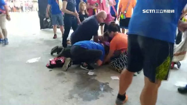 豐年祭拔河男突休克　護理師捲袖救命