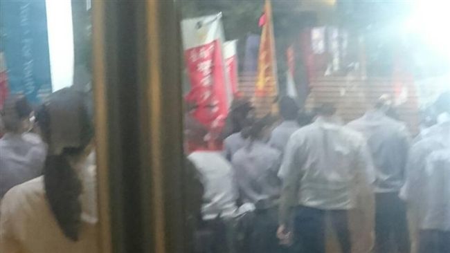 世大運暴動當晚　他見警肉身擋暴民…