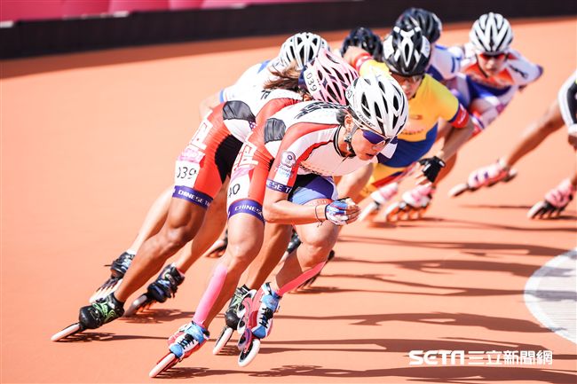 世大運滑輪溜冰楊合貞、李孟竹金包銀。（圖／記者林敬旻攝）