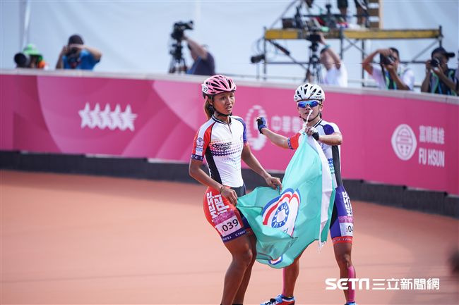 世大運滑輪溜冰楊合貞、李孟竹金包銀。（圖／記者林敬旻攝）
