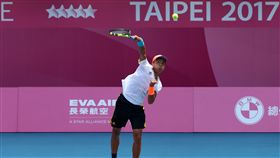 世大運網球男單　李冠毅晉級（1）台北世大運網球單打男子組21日在台北市網球中心舉行，抽籤抽中第5種子的中華隊選手李冠毅（圖）對上義大利選手Marco Micunco，李冠毅以6比0、6比1直落二輕取對手。中央社記者吳家昇攝　106年8月21日