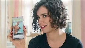 真愛LINE著你,諾拉提辛納,沒有耳朵的兔子／海鵬影業提供