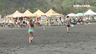 外澳沙灘驚現攝狼！專拍辣妹私密處