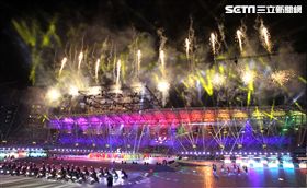 2017台北世界大學運動會開幕典禮各國選手被阻擋後進場。（記者邱榮吉/攝影）