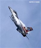 F16戰機彩繪單機特技操演。（記者邱榮吉/攝影）