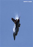 F16戰機彩繪單機特技操演。（記者邱榮吉/攝影）