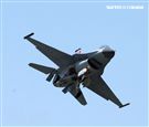 F16戰機彩繪單機特技操演。（記者邱榮吉/攝影）