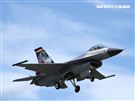 F16戰機彩繪單機特技操演。（記者邱榮吉/攝影）