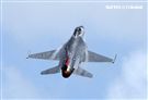 F16戰機彩繪單機特技操演。（記者邱榮吉/攝影）