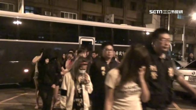 娃娃臉女警應徵陪酒　成功釣出惡經紀