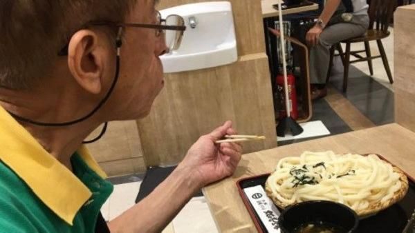 爸爸穿破衣18年　她揭真相感動爆哭