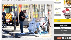 16:9
法國也撞…汽車1小時連撞2巴士候車亭　造成1死1重傷
圖／翻攝自The Sun
http://southlandssun.co.za/afp/298139/one-dead-after-car-hits-people-at-marseille-bus-stops