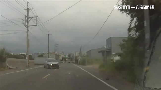前車急切入車道　後方車噴飛釀4傷