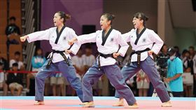 品勢女團連兩屆銀牌左起陳湘婷、陳以瑄、李映萱（圖／大專體總提供）