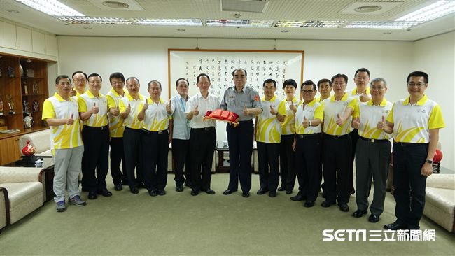 慰勉基層員警！林全頒市警局百萬獎金