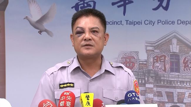 世大運開幕趁亂襲警　黑衣人涉嫌犯案