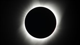 美國時隔99年橫跨全美日全蝕景觀。（圖／美聯社／達志影像）