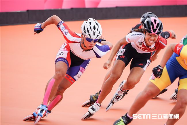 世大運滑輪溜冰楊合貞、李孟竹金包銀。　圖／記者林敬旻攝