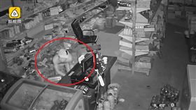 內褲,超市,偷竊,中國,江蘇 
圖／翻攝自梨視頻