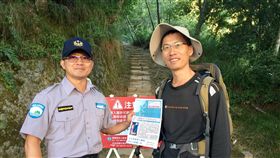 天鴿颱風來襲　急勸離雪霸登山客保七總隊第五大隊22日指出，因應颱風天鴿可能對中南部造成影響，已啟動防颱機制，勸阻55隊214人避免上山，129隊538人下山，只有1隊4人目前仍在山區安全住宿。（保七第五大隊提供）中央社記者管瑞平傳真　106年8月22日