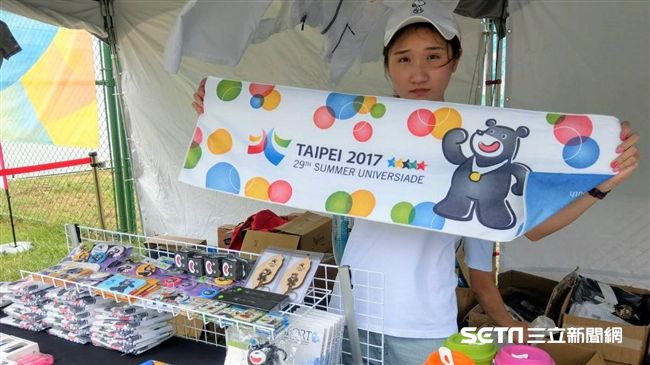 世大運加溫紀念品更搶手　上架就掃空