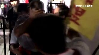 世大運打人不敢承認　警追「黑衣人」