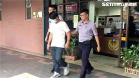 連婦接獲詐騙電話立刻報警，並配合警方釣出詐騙集團，雙方約在公園面交，警方當場逮捕1名16歲的張姓車手（翻攝畫面）