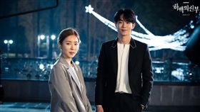 河伯的新娘,南柱赫,申世景,Krystal,孔明,韓劇
圖／翻攝自tvN 하백의 신부 2017