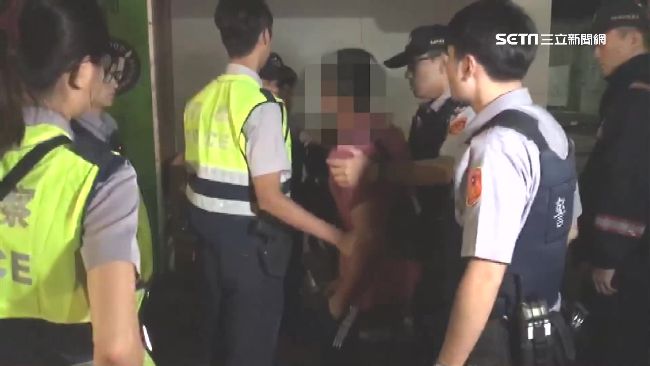 石膏哥插花當和事佬　慘被當情敵挨打