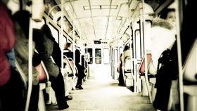 電車 公車 乘客 搭車
https://www.flickr.com/photos/kjgarbutt/5496280693/in/photolist-9nFSLe-mfJVhP-phkNxU-dijxpo-5za8zT-6a9vT3-9ehuYC-xVqV7L-mAwy8s-ckLz9d-rPQNo1-n2suyw-qpDfeJ-n2qKJM-nyFsrP-eSKj1N-s1iQXj-jwuXu