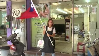 搶賺世大運財！老街商家揮國旗迎賓