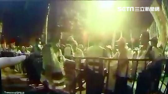 世大運警開護欄？　警：抗議人士所為