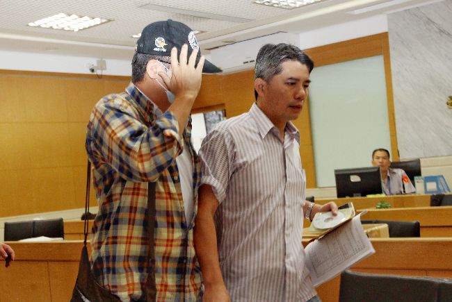 涉投煙霧彈遭聲押禁見　法院裁定交保