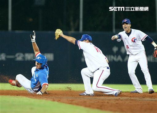 世大運 棒球 中韓大戰 盜壘被抓出局
圖／記者邱榮吉攝