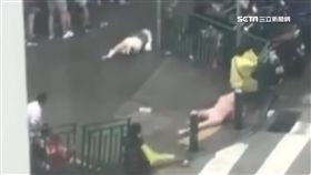 天鴿直撲港澳　貨車吹翻冷氣成流星錘